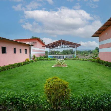 Mahalakshmi Agro Tourism Hotell Poinad Exteriör bild