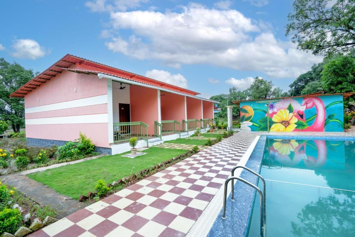 Mahalakshmi Agro Tourism Hotell Poinad Exteriör bild