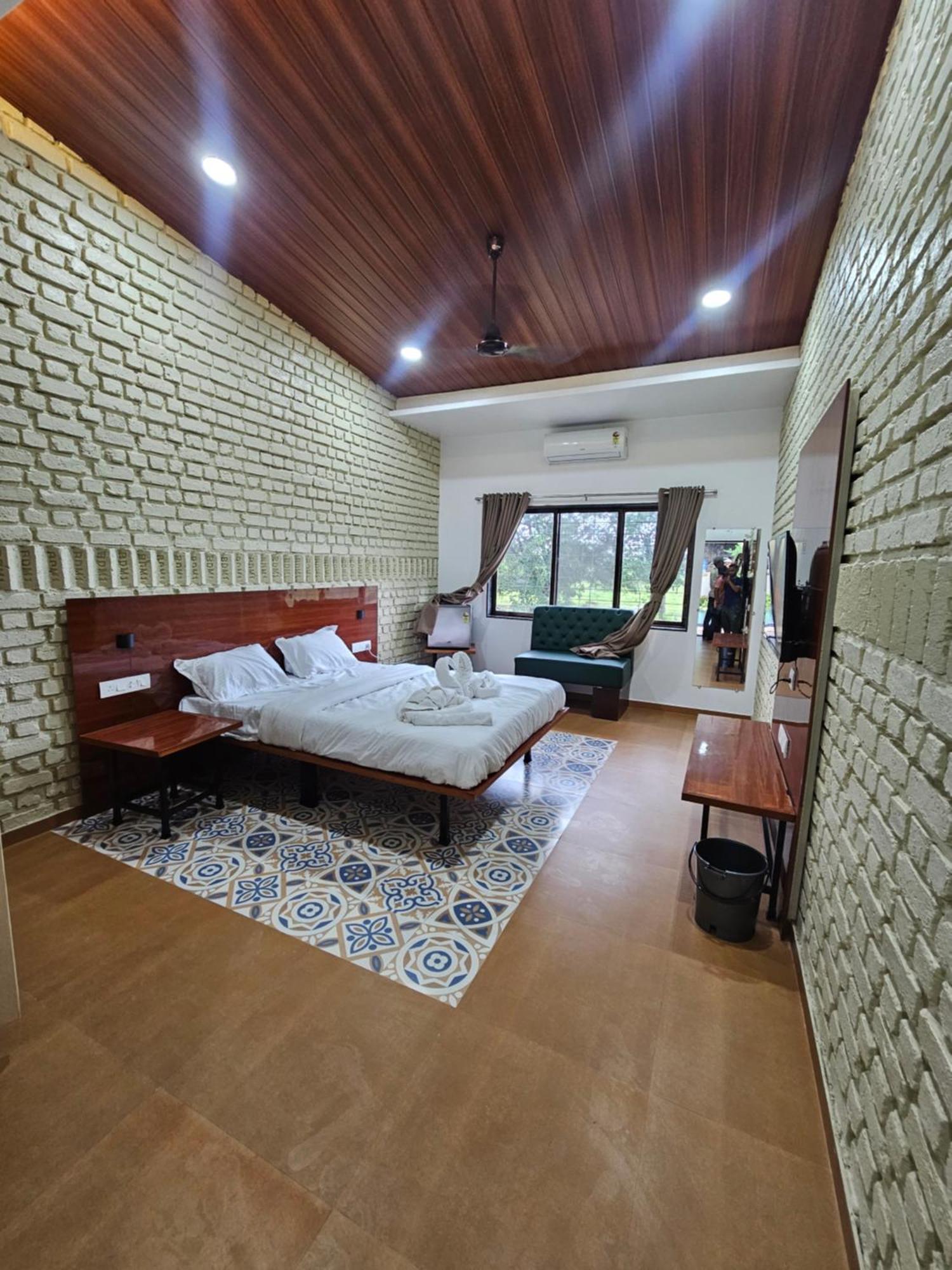 Mahalakshmi Agro Tourism Hotell Poinad Exteriör bild