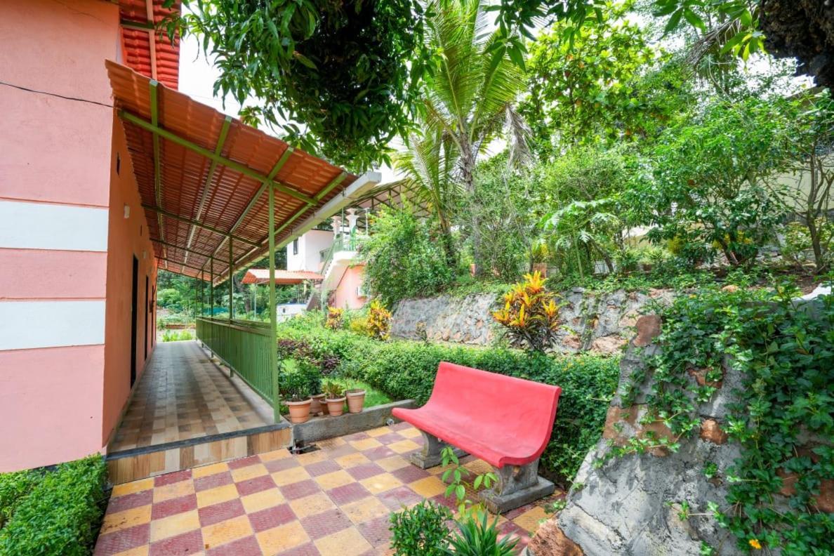 Mahalakshmi Agro Tourism Hotell Poinad Exteriör bild