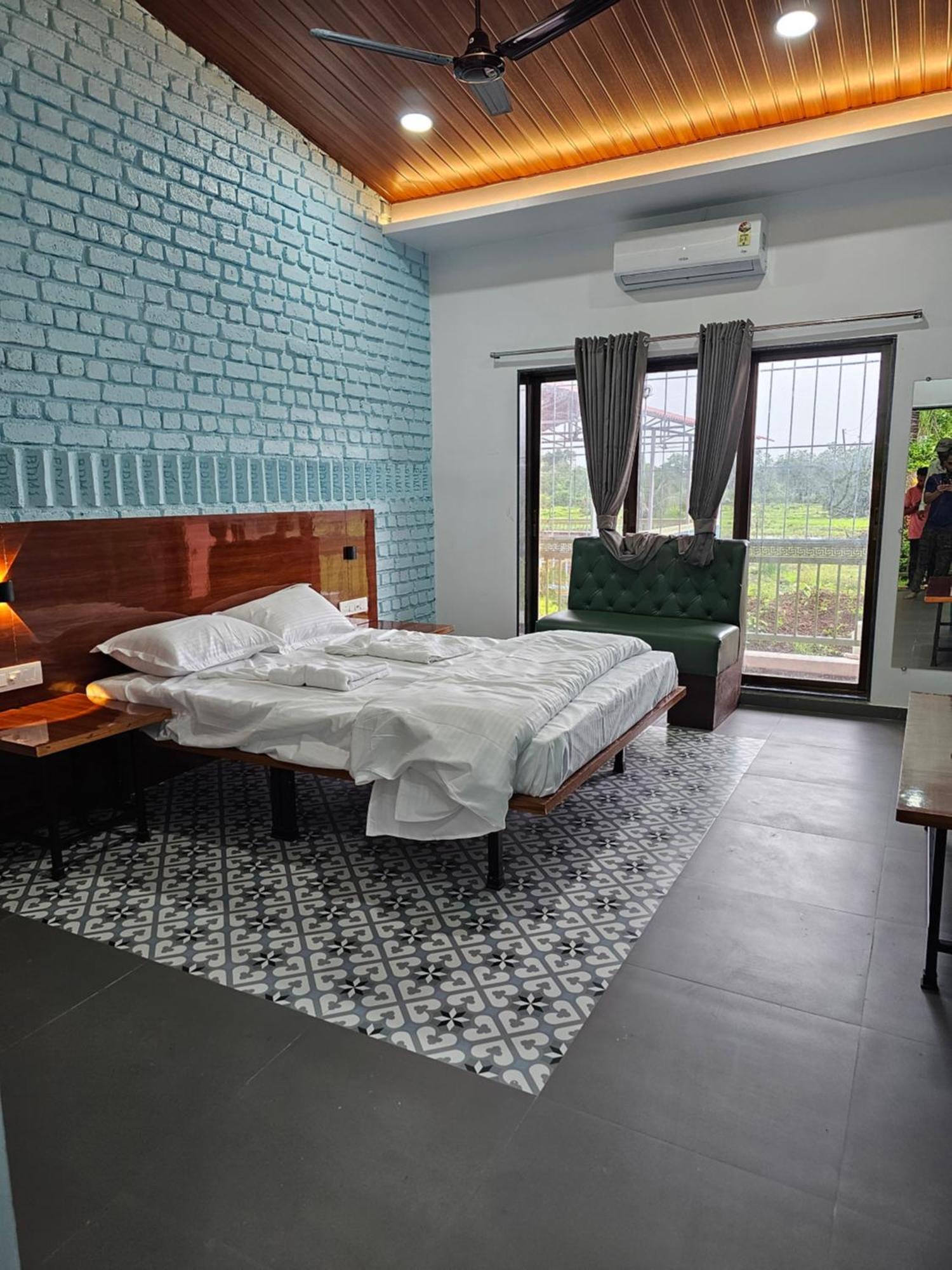 Mahalakshmi Agro Tourism Hotell Poinad Exteriör bild